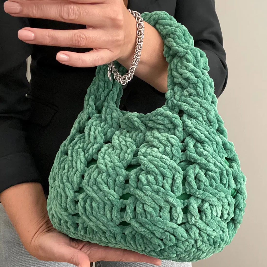 Emerald Green Chunky Cable Crochet Bucket Hand Tote With Integrated Plush Yarn Loop Handle And Matching Solid Fabric Inner Liner Handbag