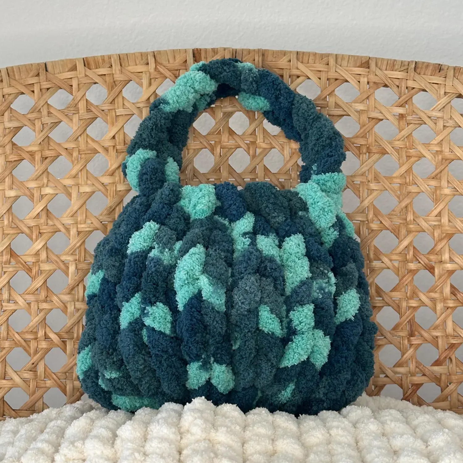 Chunky Fluffy Loop Yarn Mini Bucket Handheld Pouch With Integrated Matching Plush Single-Loop Top Handle Handbag
