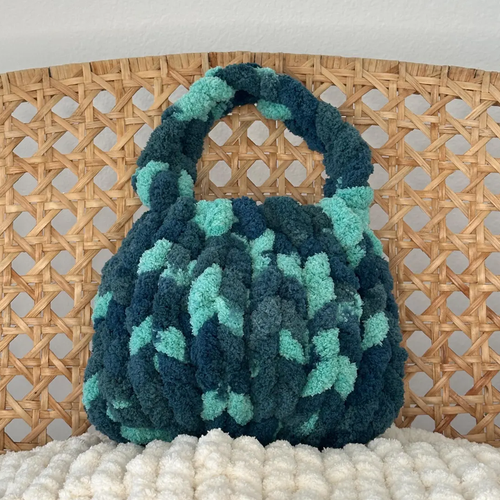 Chunky Fluffy Loop Yarn Mini Bucket Handheld Pouch With Integrated Matching Plush Single-Loop Top Handle Handbag