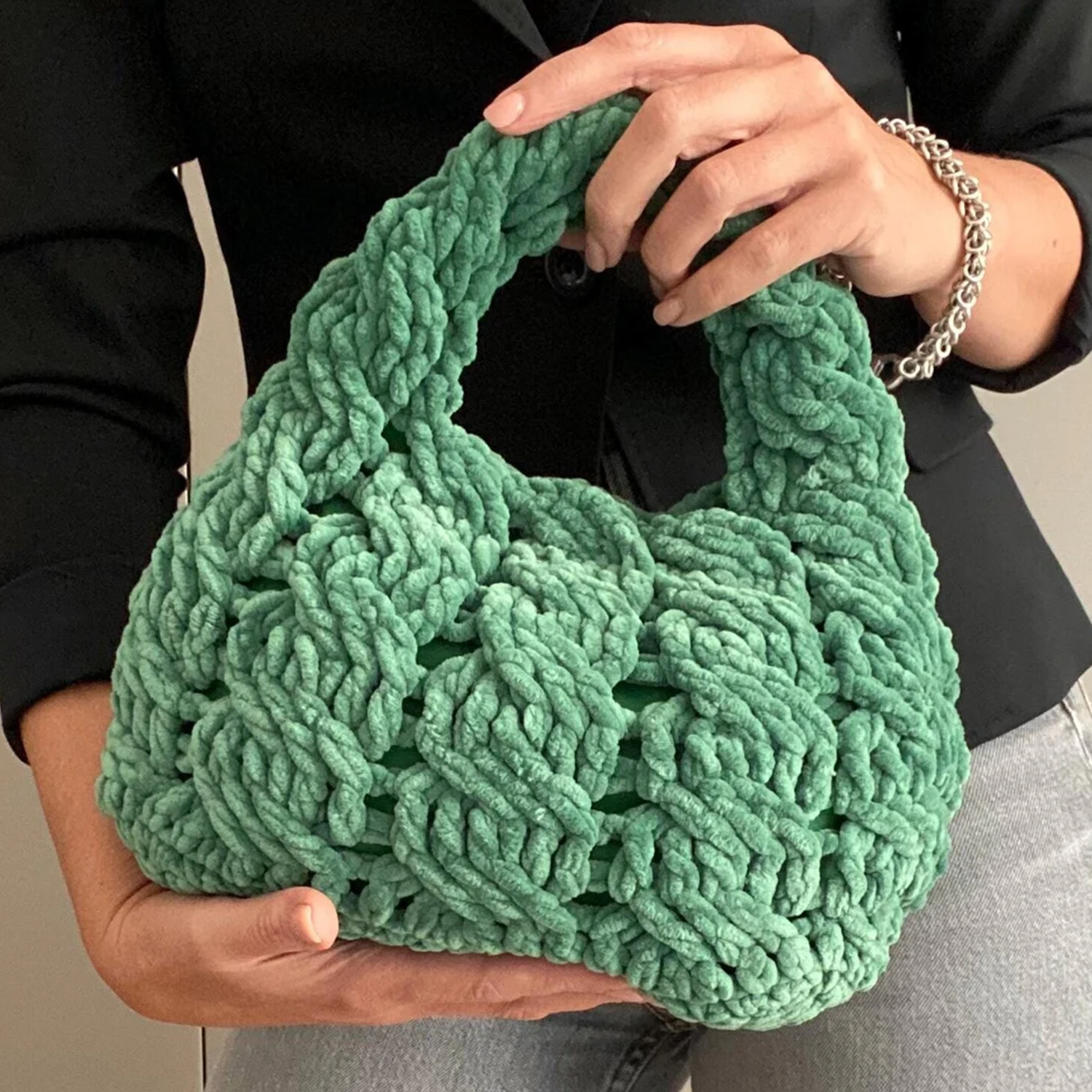 Emerald Green Chunky Cable Crochet Bucket Hand Tote With Integrated Plush Yarn Loop Handle And Matching Solid Fabric Inner Liner Handbag